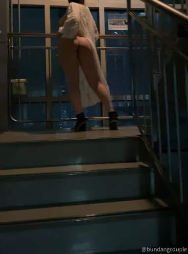 【2023_04_14】Long_hair_+_black_stockings_touching_pussy_🥰.m4v